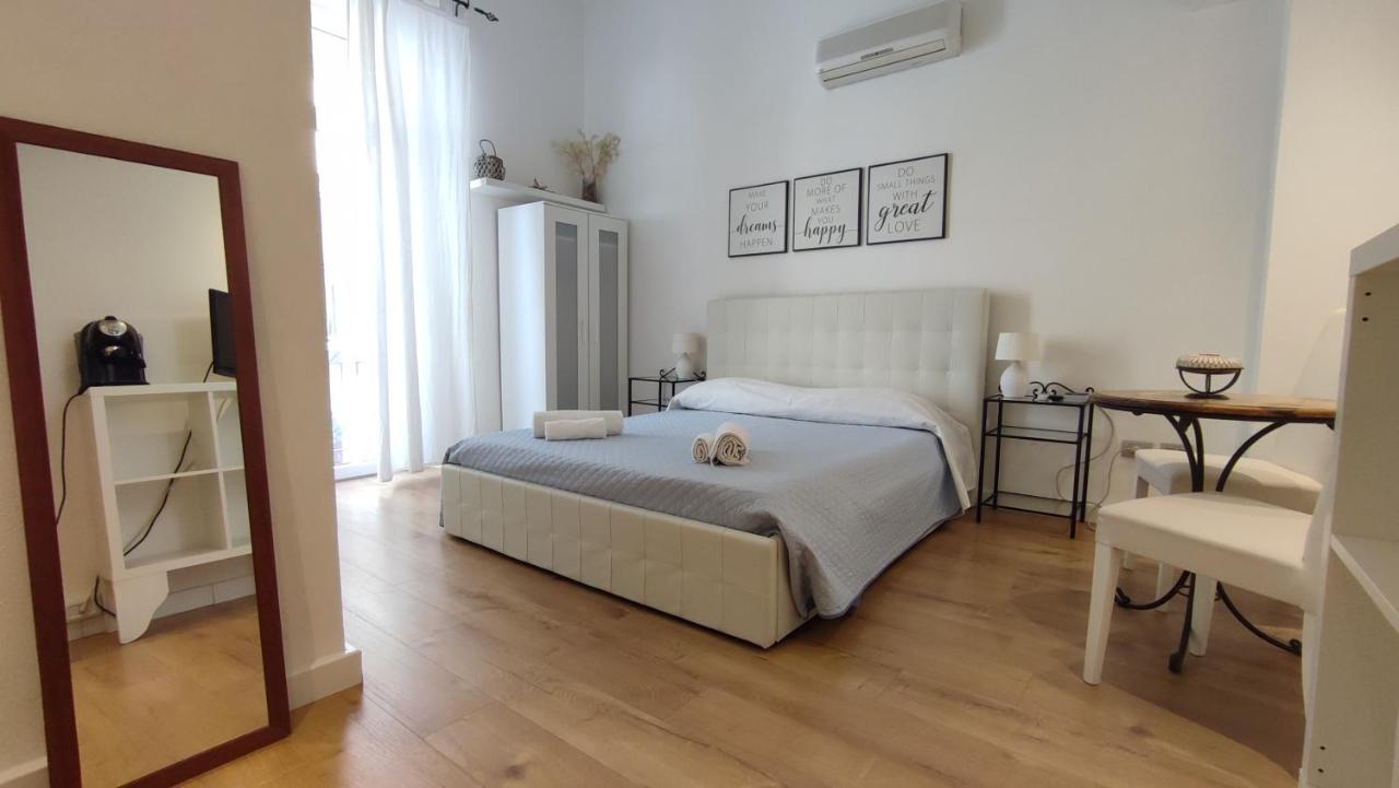Living Cagliari Marina Bed and Breakfast Εξωτερικό φωτογραφία